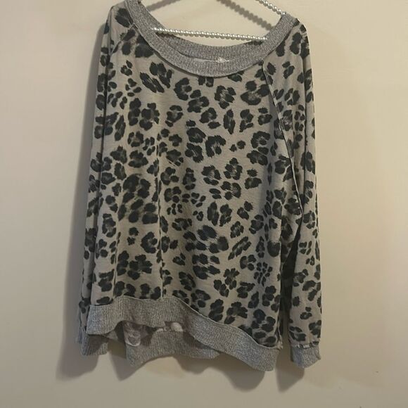 Hummingbird Cheetah Print Sweatshirt. Size 3XL - Picture 1 of 3